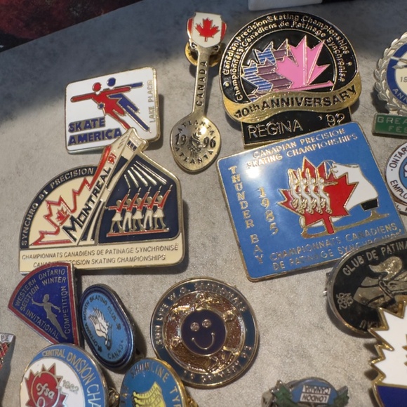 25 Vintage lapel pins - related to Canadian Precision/ synchronized skating - Picture 4 of 4